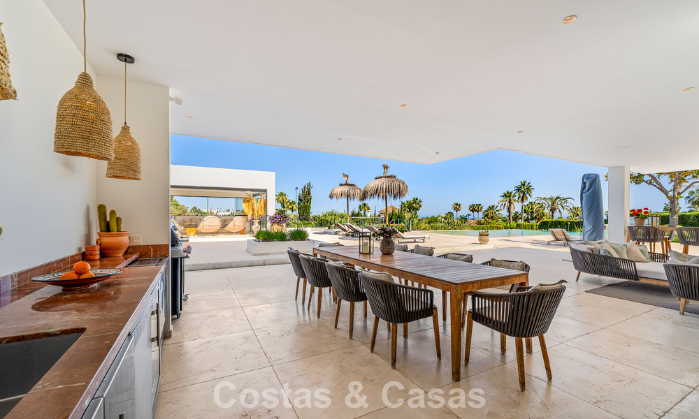 Sophisticated luxury villa for sale with private tennis court in the heart of Nueva Andalucia, Marbella 783623