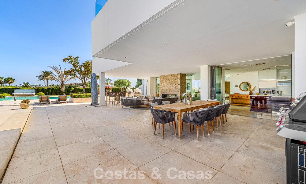 Sophisticated luxury villa for sale with private tennis court in the heart of Nueva Andalucia, Marbella 783624