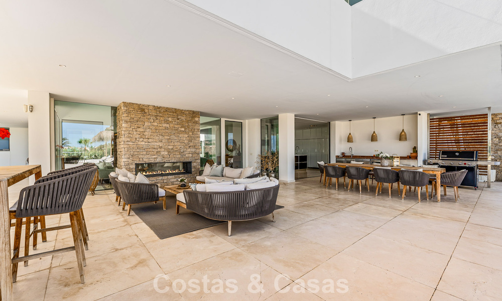 Sophisticated luxury villa for sale with private tennis court in the heart of Nueva Andalucia, Marbella 783625