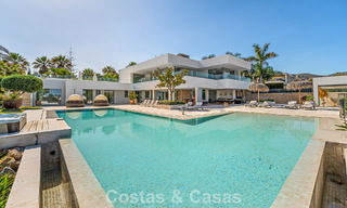 Sophisticated luxury villa for sale with private tennis court in the heart of Nueva Andalucia, Marbella 783628 