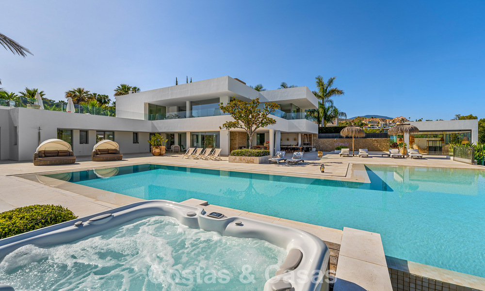 Sophisticated luxury villa for sale with private tennis court in the heart of Nueva Andalucia, Marbella 783629