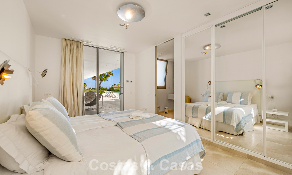 Sophisticated luxury villa for sale with private tennis court in the heart of Nueva Andalucia, Marbella 783633