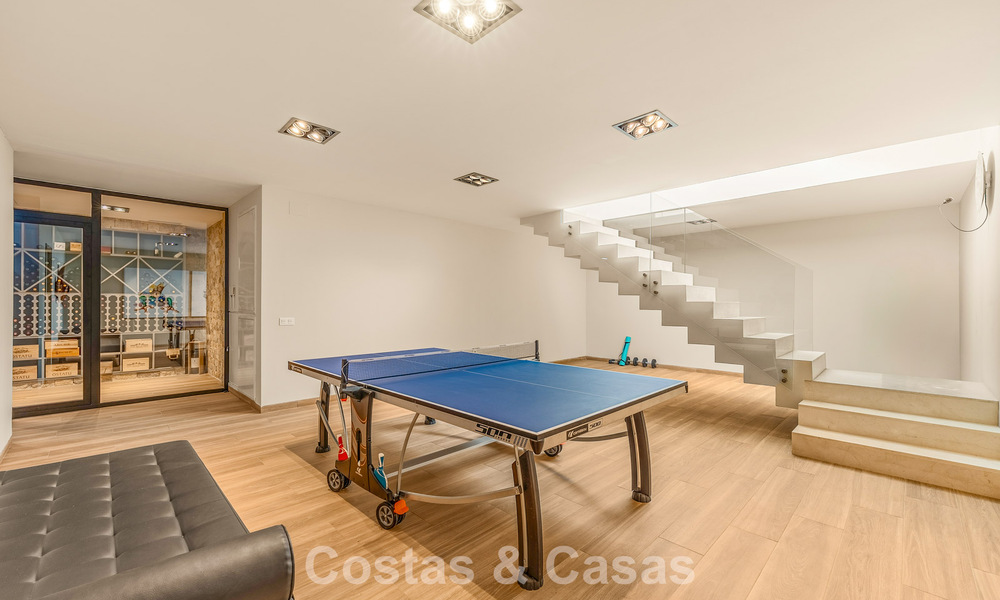 Sophisticated luxury villa for sale with private tennis court in the heart of Nueva Andalucia, Marbella 783637