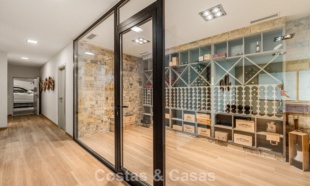 Sophisticated luxury villa for sale with private tennis court in the heart of Nueva Andalucia, Marbella 783638