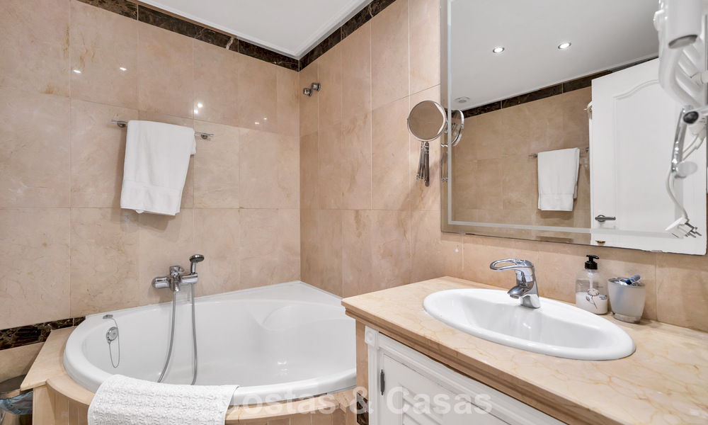 Ground floor apartment for sale in a frontline beach complex on the New Golden Mile, Marbella - Estepona 783676
