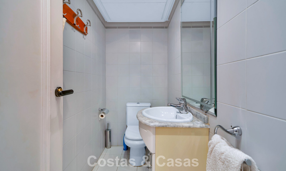 Ground floor apartment for sale in a frontline beach complex on the New Golden Mile, Marbella - Estepona 783684