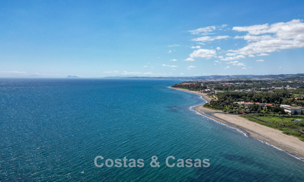 Ground floor apartment for sale in a frontline beach complex on the New Golden Mile, Marbella - Estepona 783702
