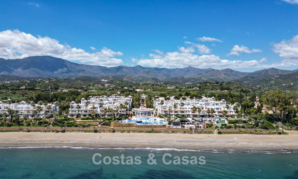 Ground floor apartment for sale in a frontline beach complex on the New Golden Mile, Marbella - Estepona 783703