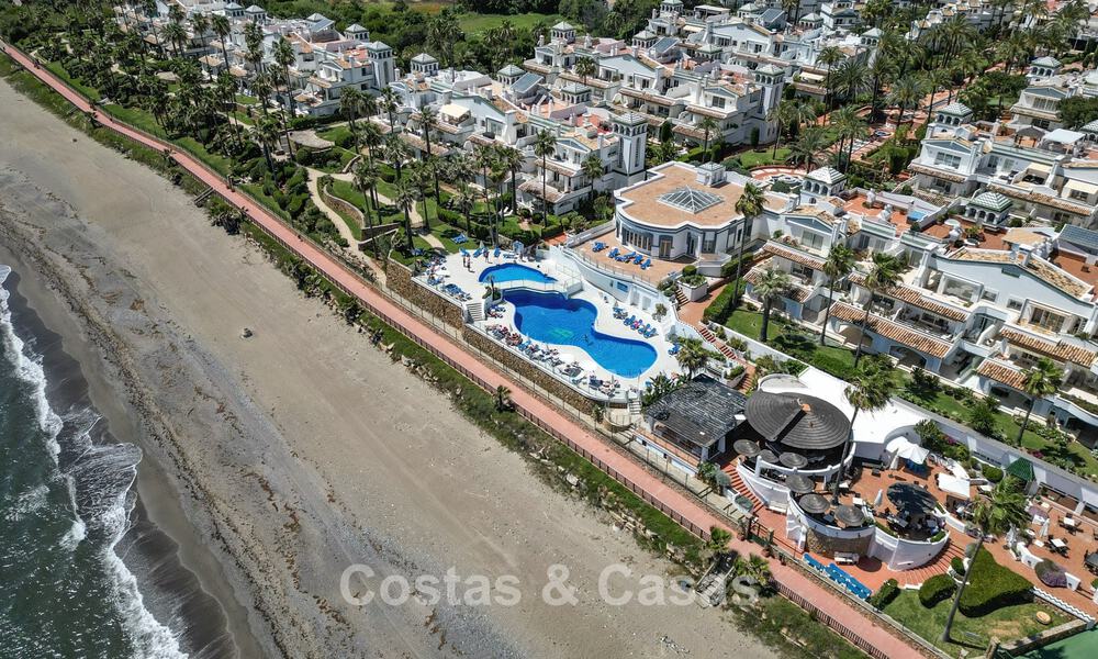 Ground floor apartment for sale in a frontline beach complex on the New Golden Mile, Marbella - Estepona 783707