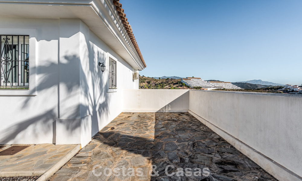 Spacious family villa with private pool and panoramic views, nestled in the hills of Estepona 783709