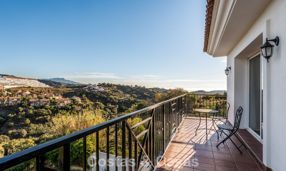 Spacious family villa with private pool and panoramic views, nestled in the hills of Estepona 783717