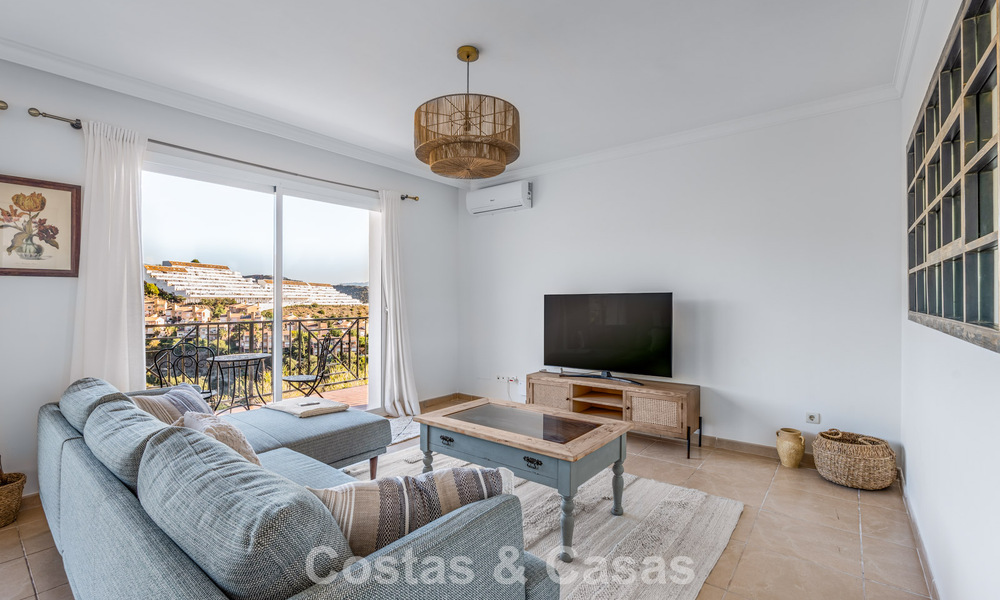 Spacious family villa with private pool and panoramic views, nestled in the hills of Estepona 783728