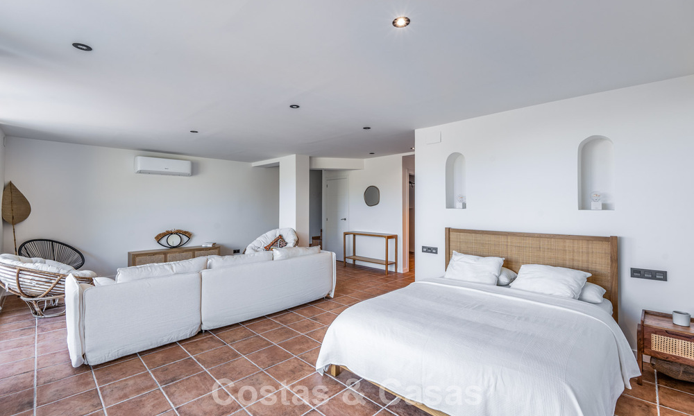 Spacious family villa with private pool and panoramic views, nestled in the hills of Estepona 783735
