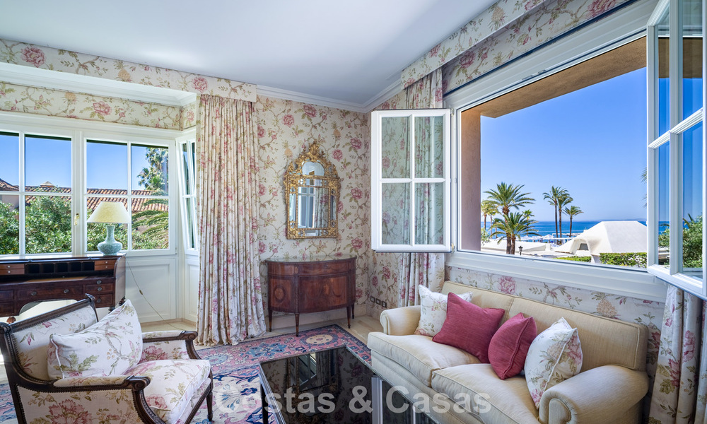 Classic Mediterranean luxury villa for sale just steps from the beach in Los Monteros, east of Marbella center 783739