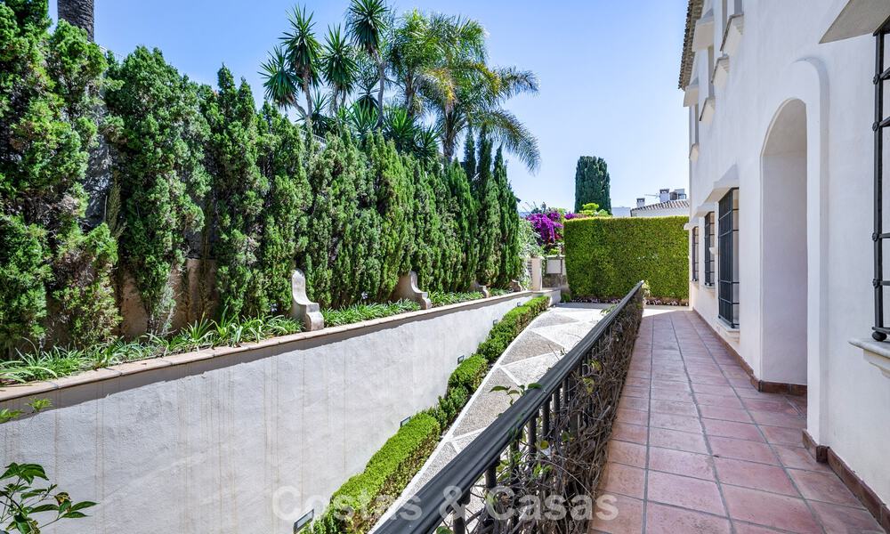 Classic Mediterranean luxury villa for sale just steps from the beach in Los Monteros, east of Marbella center 783743
