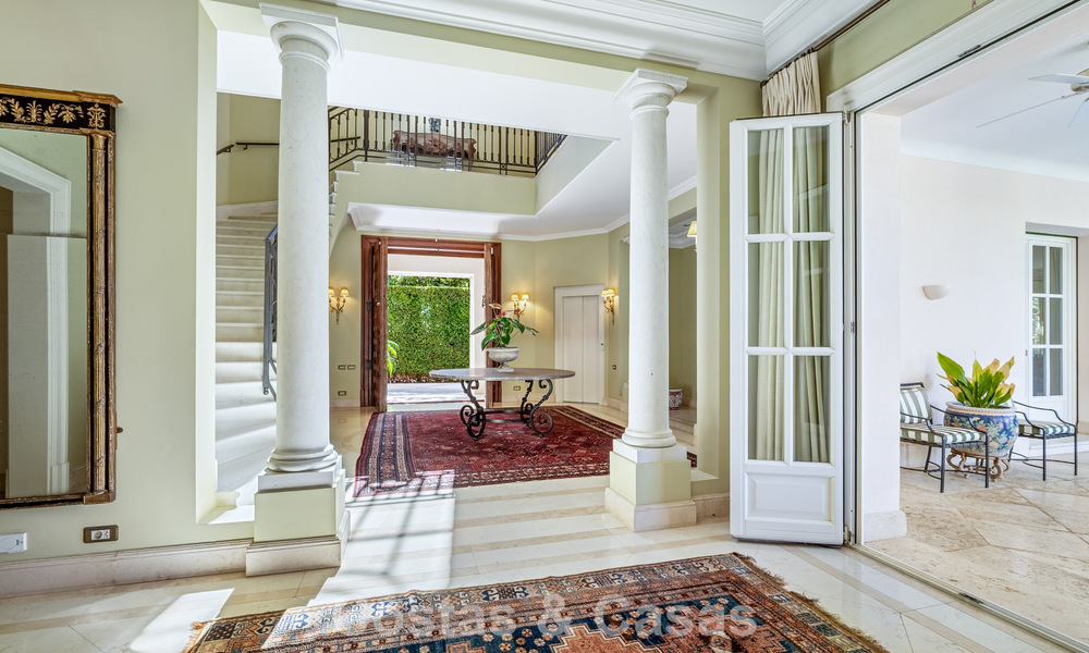Classic Mediterranean luxury villa for sale just steps from the beach in Los Monteros, east of Marbella center 783745