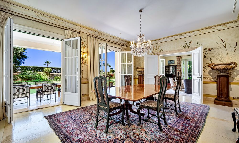 Classic Mediterranean luxury villa for sale just steps from the beach in Los Monteros, east of Marbella center 783746