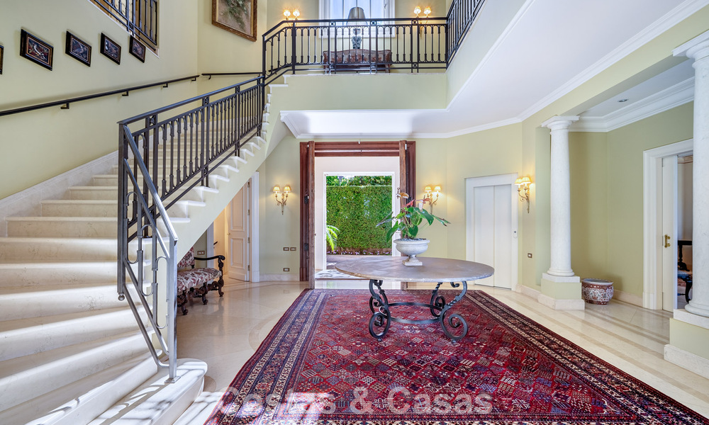 Classic Mediterranean luxury villa for sale just steps from the beach in Los Monteros, east of Marbella center 783749