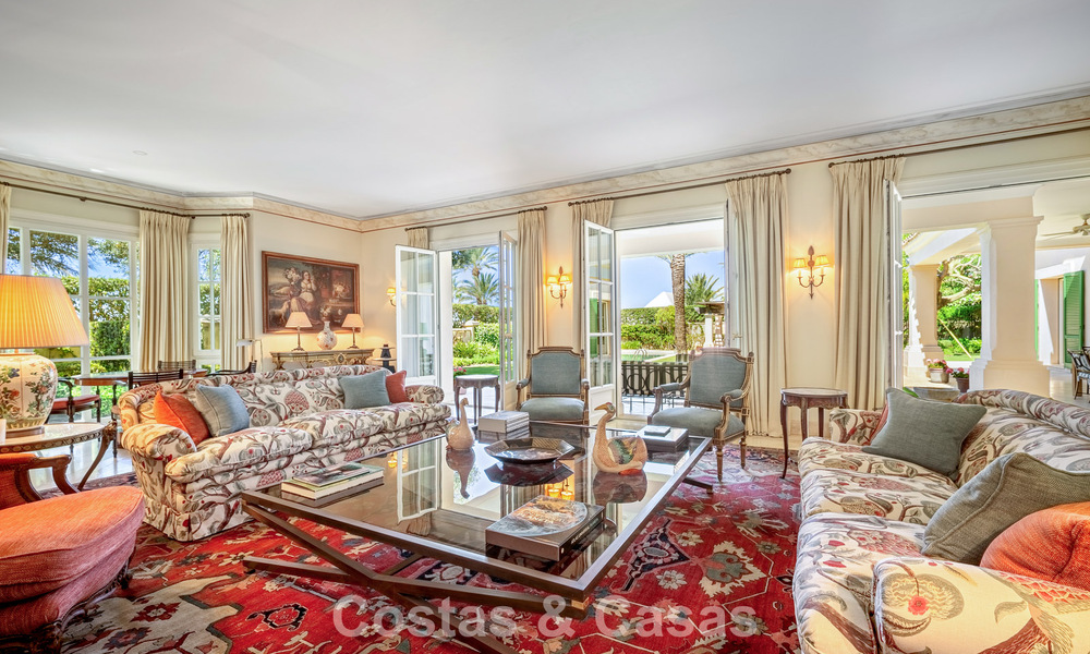 Classic Mediterranean luxury villa for sale just steps from the beach in Los Monteros, east of Marbella center 783752