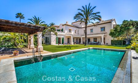 Classic Mediterranean luxury villa for sale just steps from the beach in Los Monteros, east of Marbella center 783757
