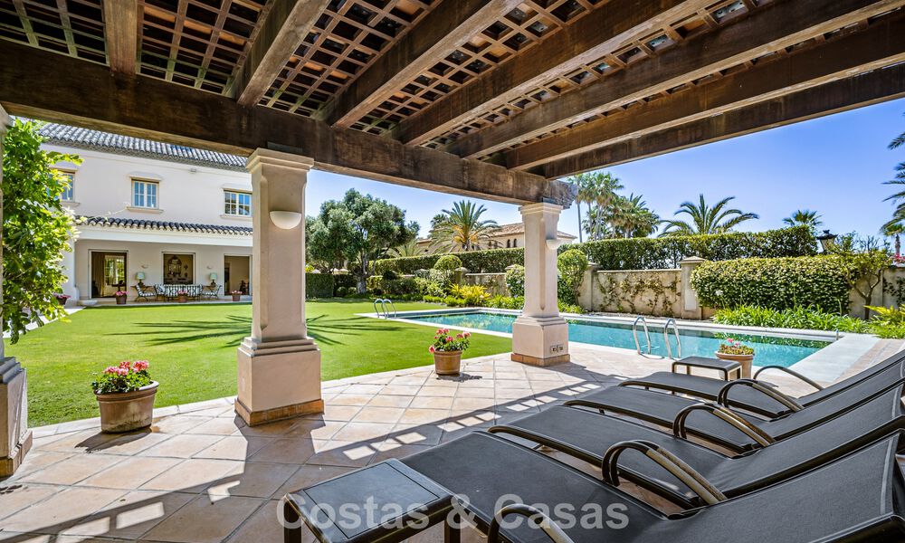 Classic Mediterranean luxury villa for sale just steps from the beach in Los Monteros, east of Marbella center 783758