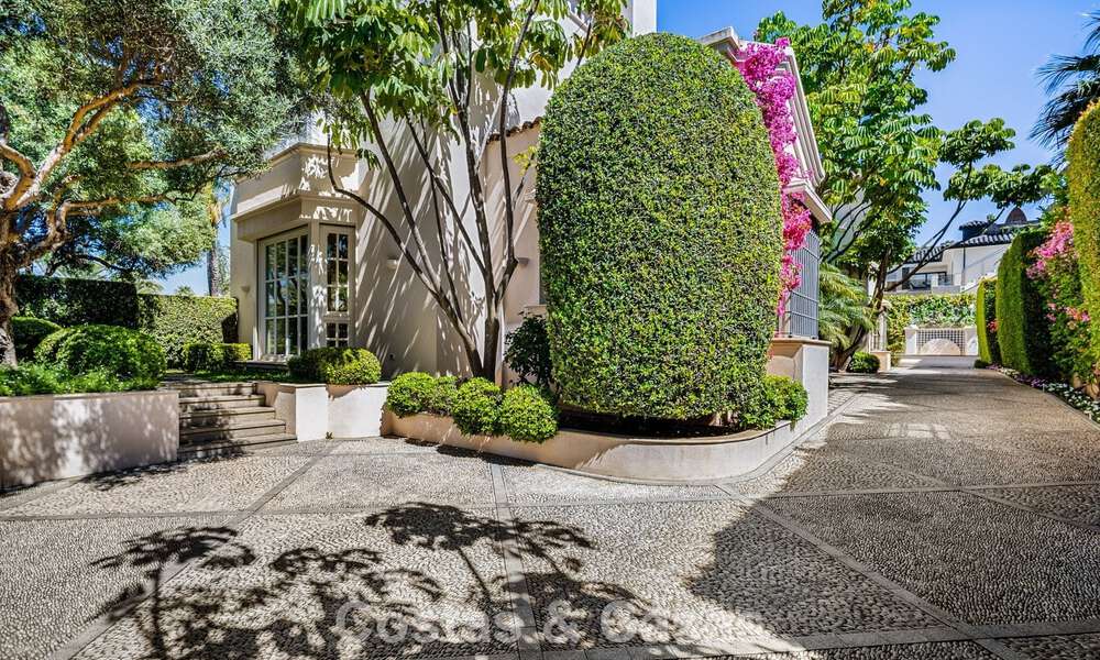 Classic Mediterranean luxury villa for sale just steps from the beach in Los Monteros, east of Marbella center 783760