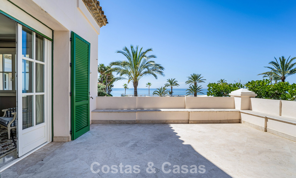 Classic Mediterranean luxury villa for sale just steps from the beach in Los Monteros, east of Marbella center 783763
