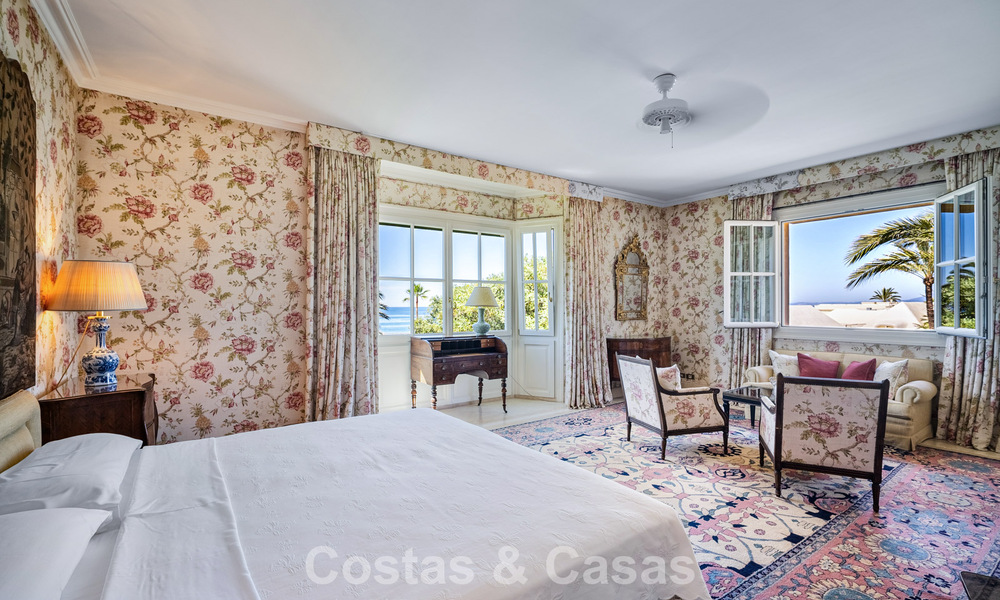 Classic Mediterranean luxury villa for sale just steps from the beach in Los Monteros, east of Marbella center 783770