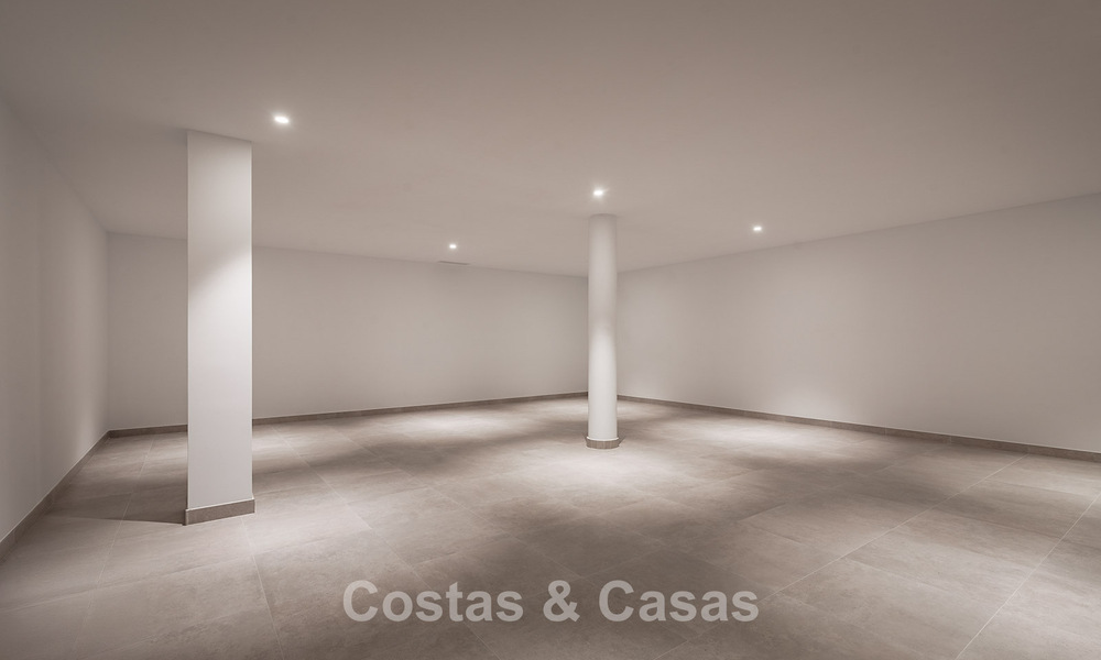 Stylish modern 5-bedroom villa for sale on the New Golden Mile between Marbella and Estepona 783771