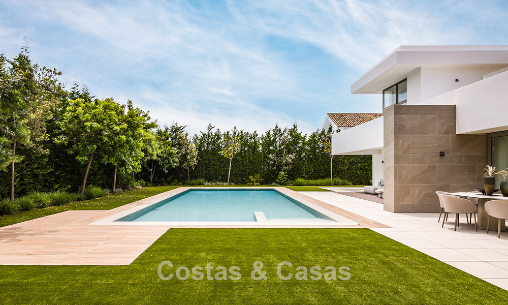 Stylish modern 5-bedroom villa for sale on the New Golden Mile between Marbella and Estepona 783773