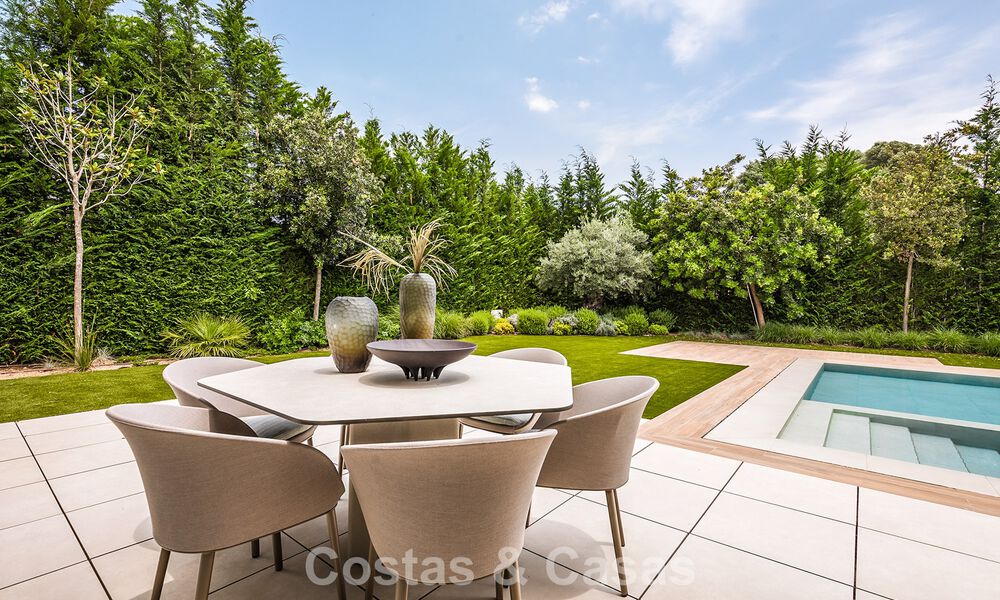 Stylish modern 5-bedroom villa for sale on the New Golden Mile between Marbella and Estepona 783774