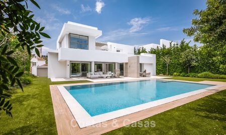 Stylish modern 5-bedroom villa for sale on the New Golden Mile between Marbella and Estepona 783775