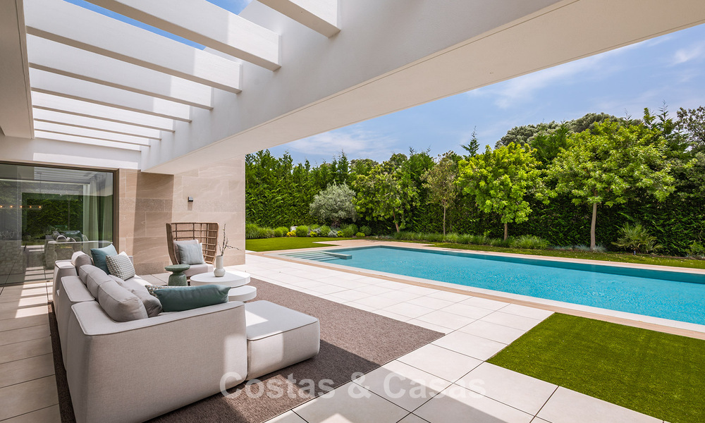 Stylish modern 5-bedroom villa for sale on the New Golden Mile between Marbella and Estepona 783776