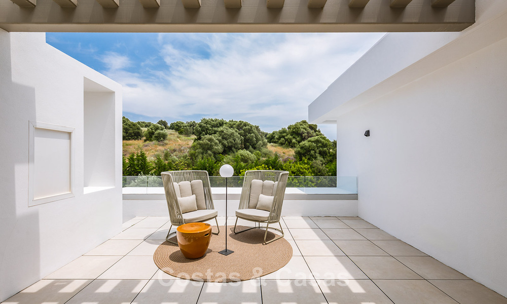 Stylish modern 5-bedroom villa for sale on the New Golden Mile between Marbella and Estepona 783777