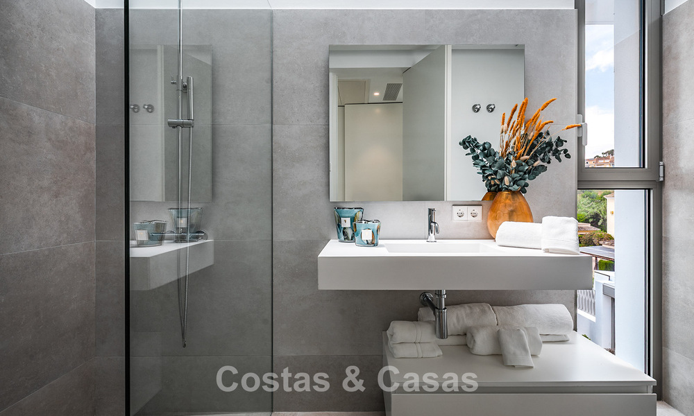 Stylish modern 5-bedroom villa for sale on the New Golden Mile between Marbella and Estepona 783781