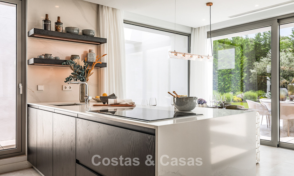 Stylish modern 5-bedroom villa for sale on the New Golden Mile between Marbella and Estepona 783788