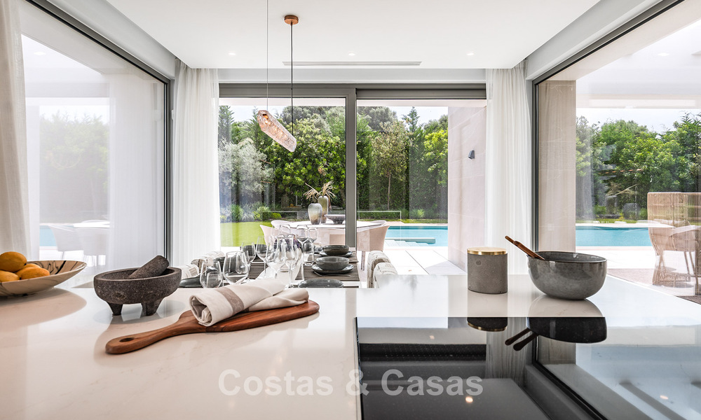 Stylish modern 5-bedroom villa for sale on the New Golden Mile between Marbella and Estepona 783789
