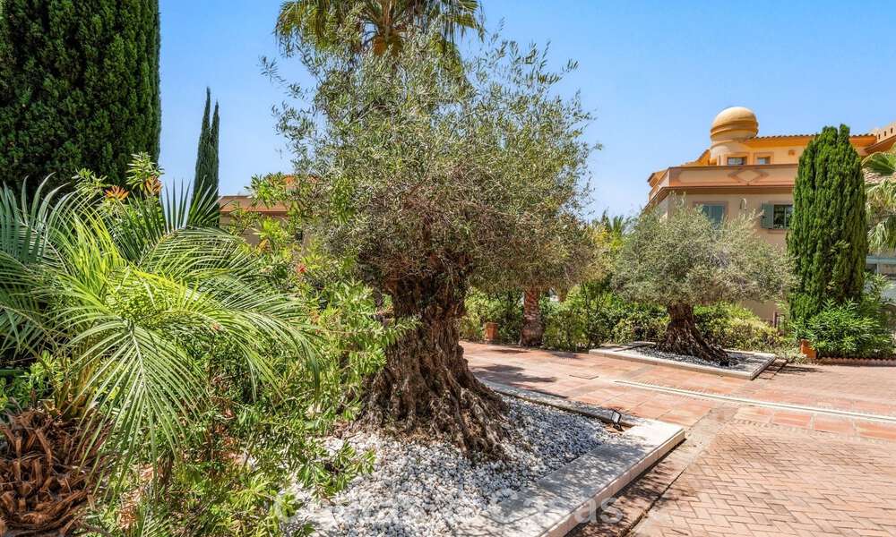 Ultra-luxurious duplex penthouse with award-winning interior for sale at Los Flamingos Golf Resort in Marbella - Benahavis 782824