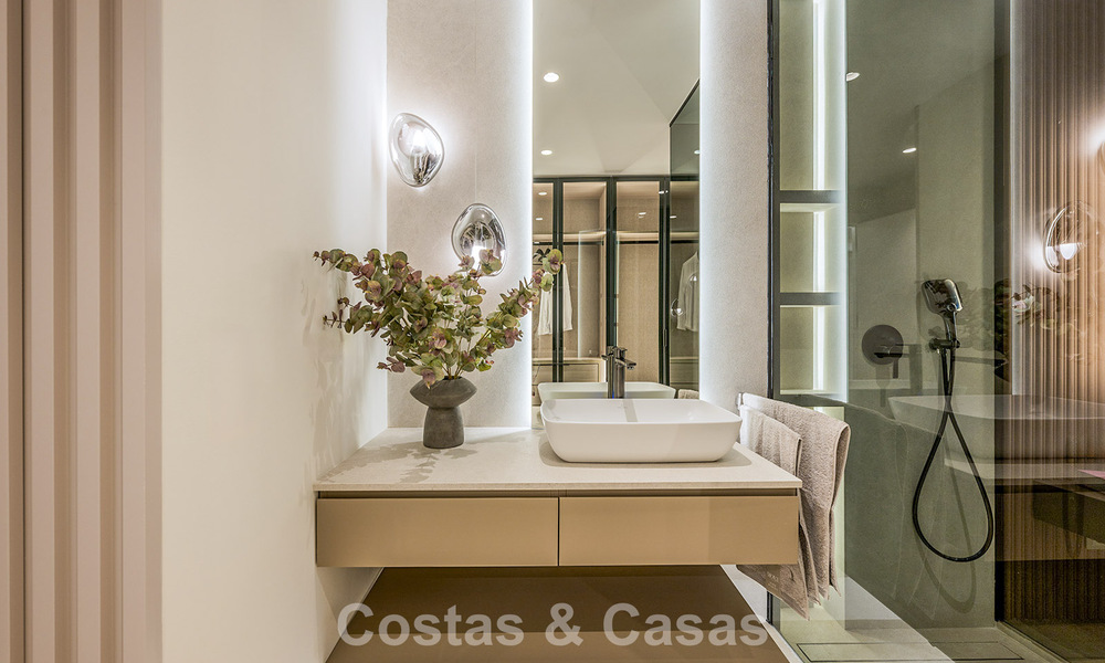 Stylishly renovated beachfront apartment with unobstructed sea views, between Marbella and Estepona 782893