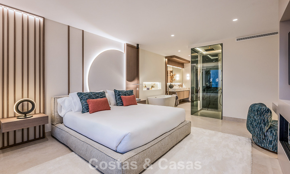 Stylishly renovated beachfront apartment with unobstructed sea views, between Marbella and Estepona 782894
