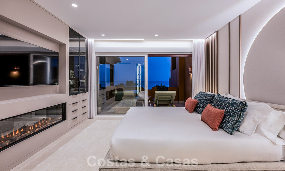 Stylishly renovated beachfront apartment with unobstructed sea views, between Marbella and Estepona 782895