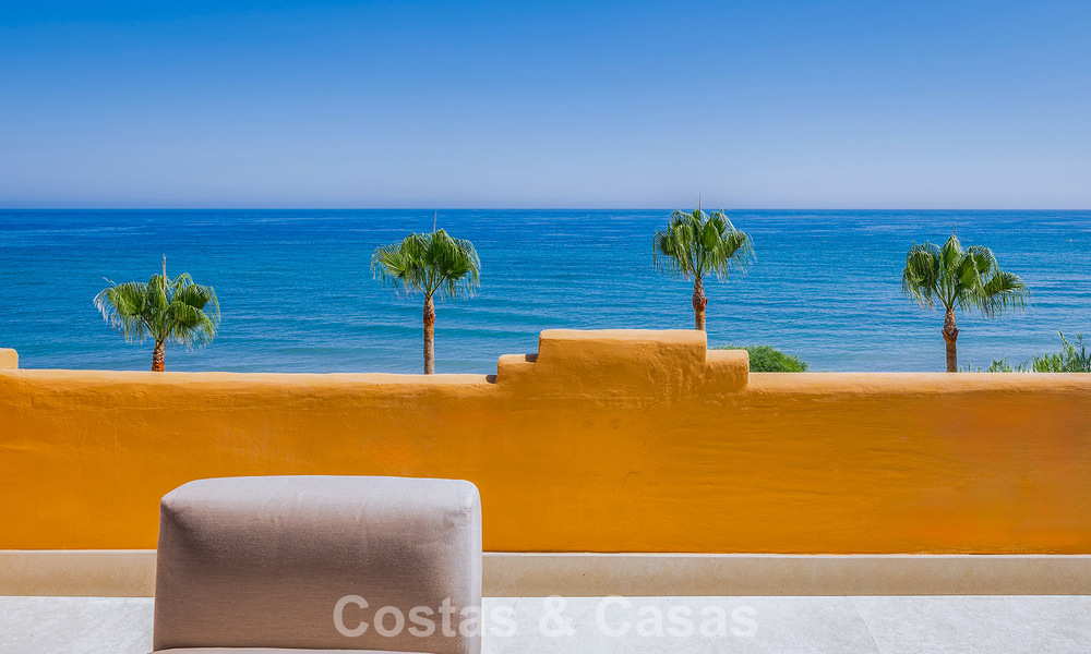 Stylishly renovated beachfront apartment with unobstructed sea views, between Marbella and Estepona 782899