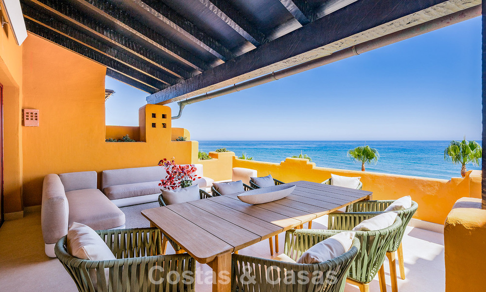Stylishly renovated beachfront apartment with unobstructed sea views, between Marbella and Estepona 782900