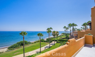 Stylishly renovated beachfront apartment with unobstructed sea views, between Marbella and Estepona 782902 