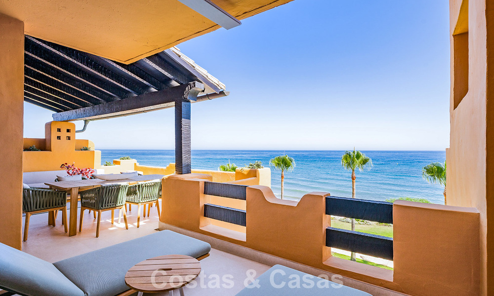Stylishly renovated beachfront apartment with unobstructed sea views, between Marbella and Estepona 782903