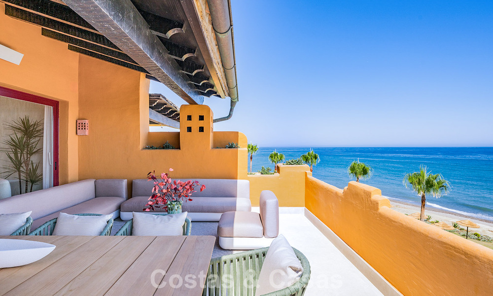 Stylishly renovated beachfront apartment with unobstructed sea views, between Marbella and Estepona 782910