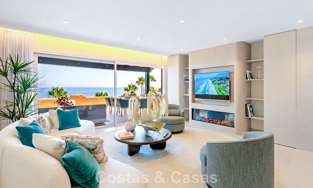 Stylishly renovated beachfront apartment with unobstructed sea views, between Marbella and Estepona 782911