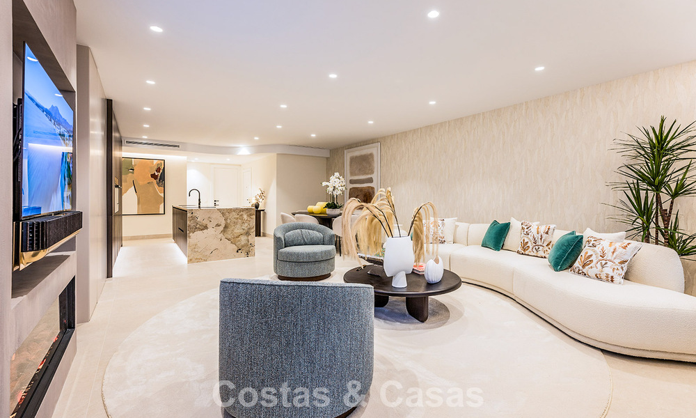 Stylishly renovated beachfront apartment with unobstructed sea views, between Marbella and Estepona 782917