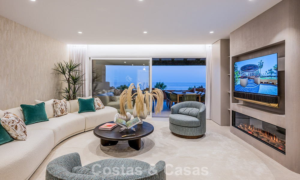 Stylishly renovated beachfront apartment with unobstructed sea views, between Marbella and Estepona 782918