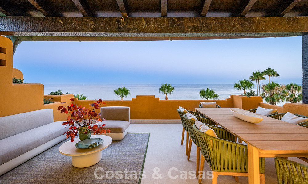 Stylishly renovated beachfront apartment with unobstructed sea views, between Marbella and Estepona 782920